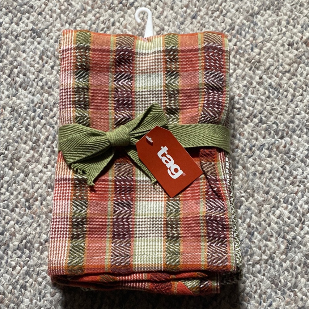 Tag Rustic Green and Brown Accents